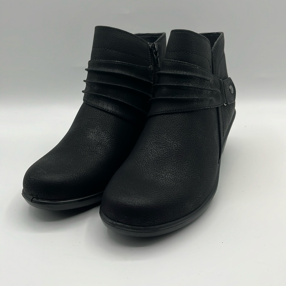 Easy Street Women’s Damita Comfort Ankle Boots